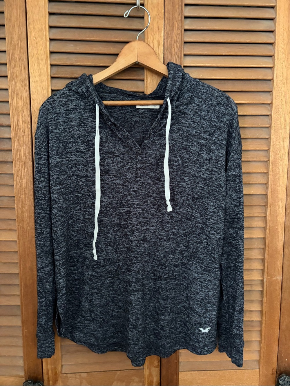 Hollister lighweight men’s hoodie size medium in dark Heather grey